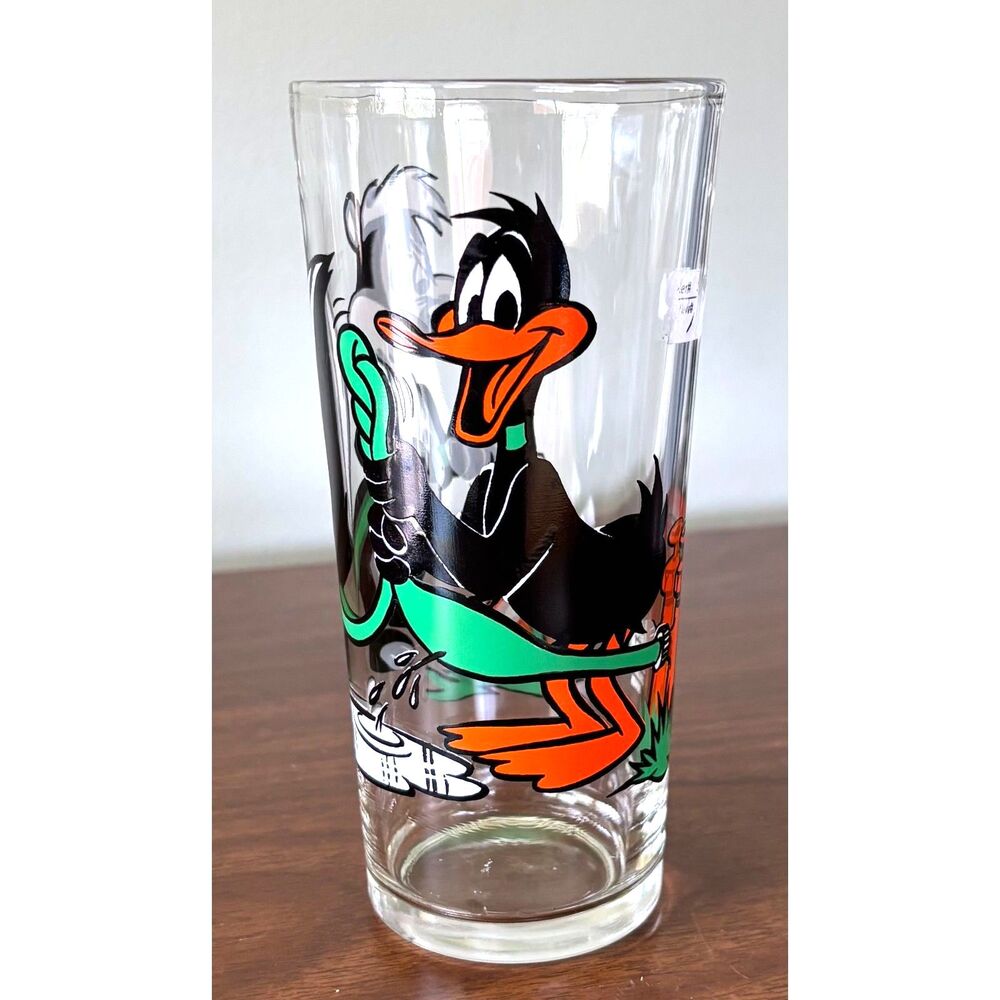 VTG '76 Pepsi Collector Series Daffy Duck Pepe Le Pew Glass Warner Bros Looney